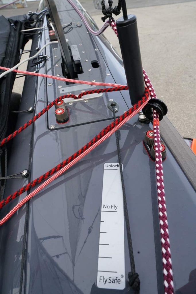 Rake control - main foil differential - ifly RAZZOR Pro performance sailing - high developed main foil differential